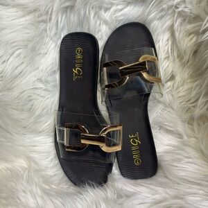 Cute sanldas, never worn 😱🙉🩴